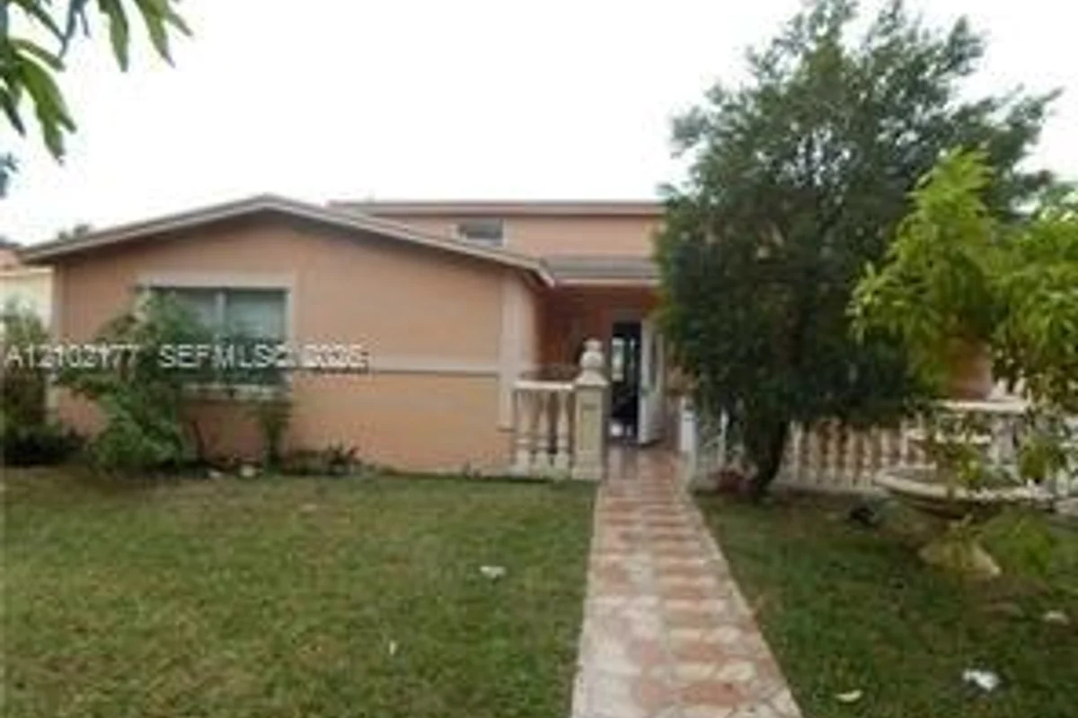3640 NW 39th St, Lauderdale Lakes: photo 1 of 7