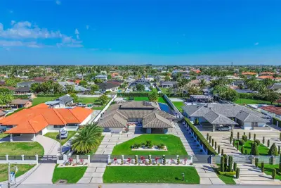 13801 SW 34th St, Miami: photo 1 of 98