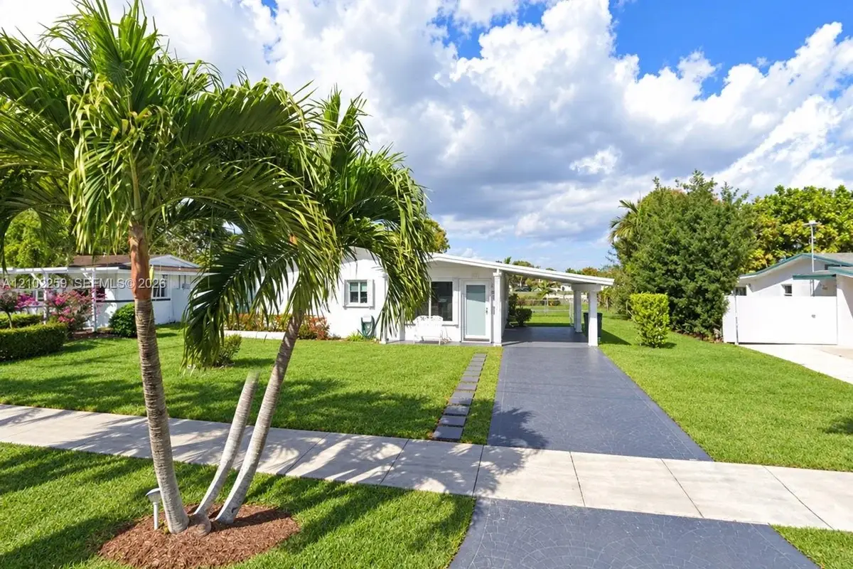 9865 SW 80th Dr, Miami: photo 1 of 1