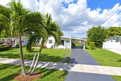 9865 SW 80th Dr, Miami: photo 1 of 1