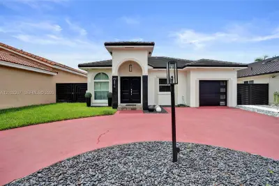 8816 NW 149th Ter, Miami Lakes: photo 1 of 48