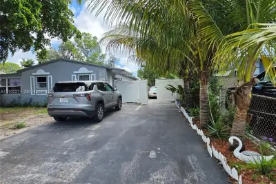 1611 N 69th Way, Hollywood: photo 1 of 24