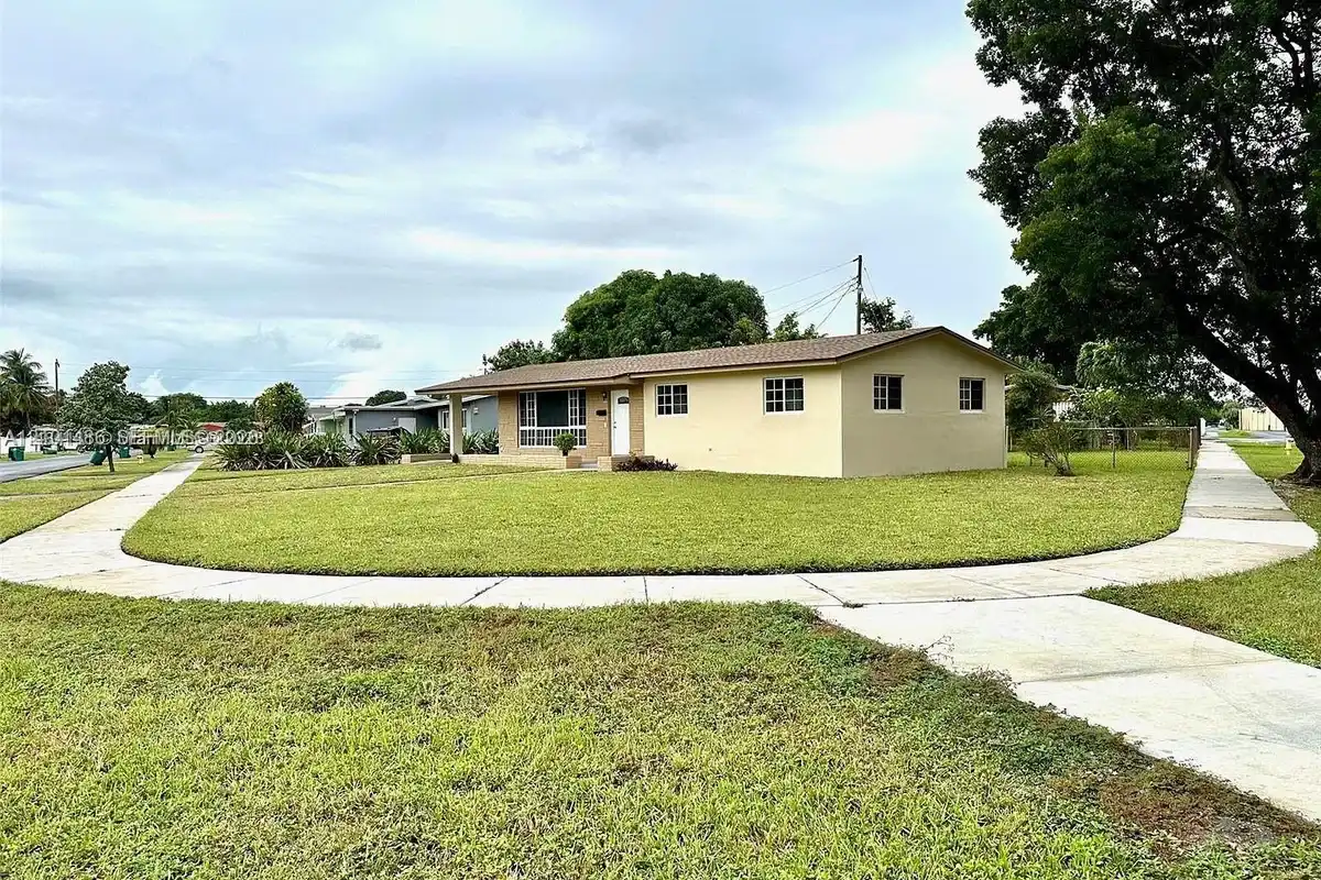 821 NW 173rd Ter, Miami Gardens: photo 1 of 13