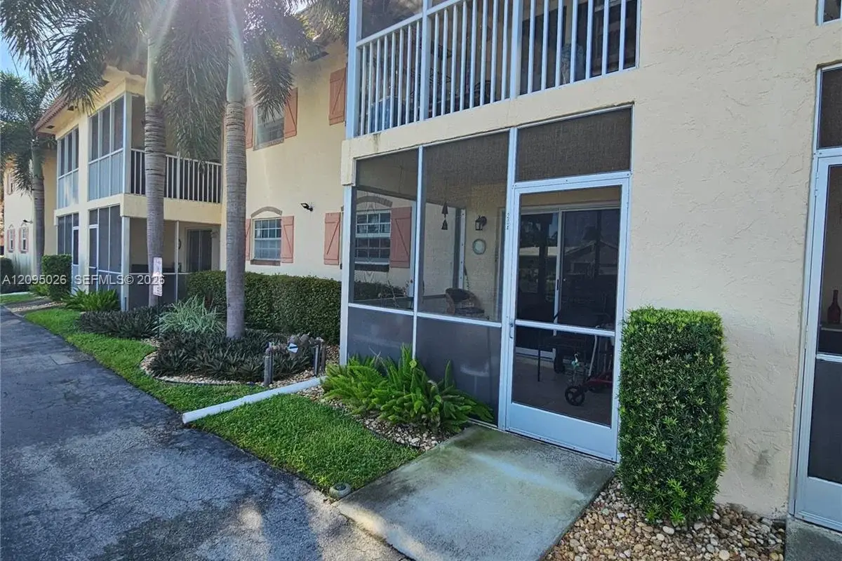 101 E Mcnab Rd #204, Pompano Beach: photo 1 of 8
