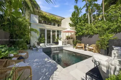 3151 New York St, Miami: photo 1 of 36