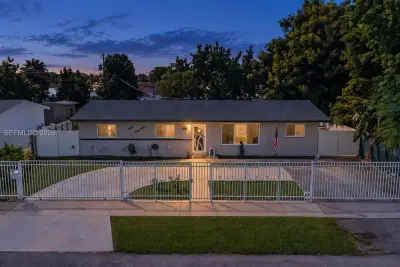 11080 SW 60th St, Miami: photo 1 of 48