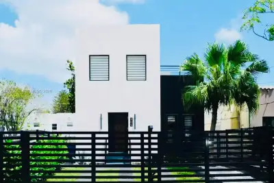 905 SW 13th Ct, Miami: photo 1 of 50