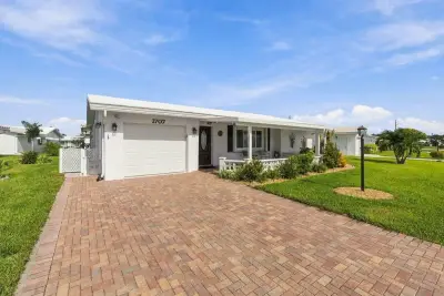 1707 SW 18th St, Boynton Beach: photo 1 of 43