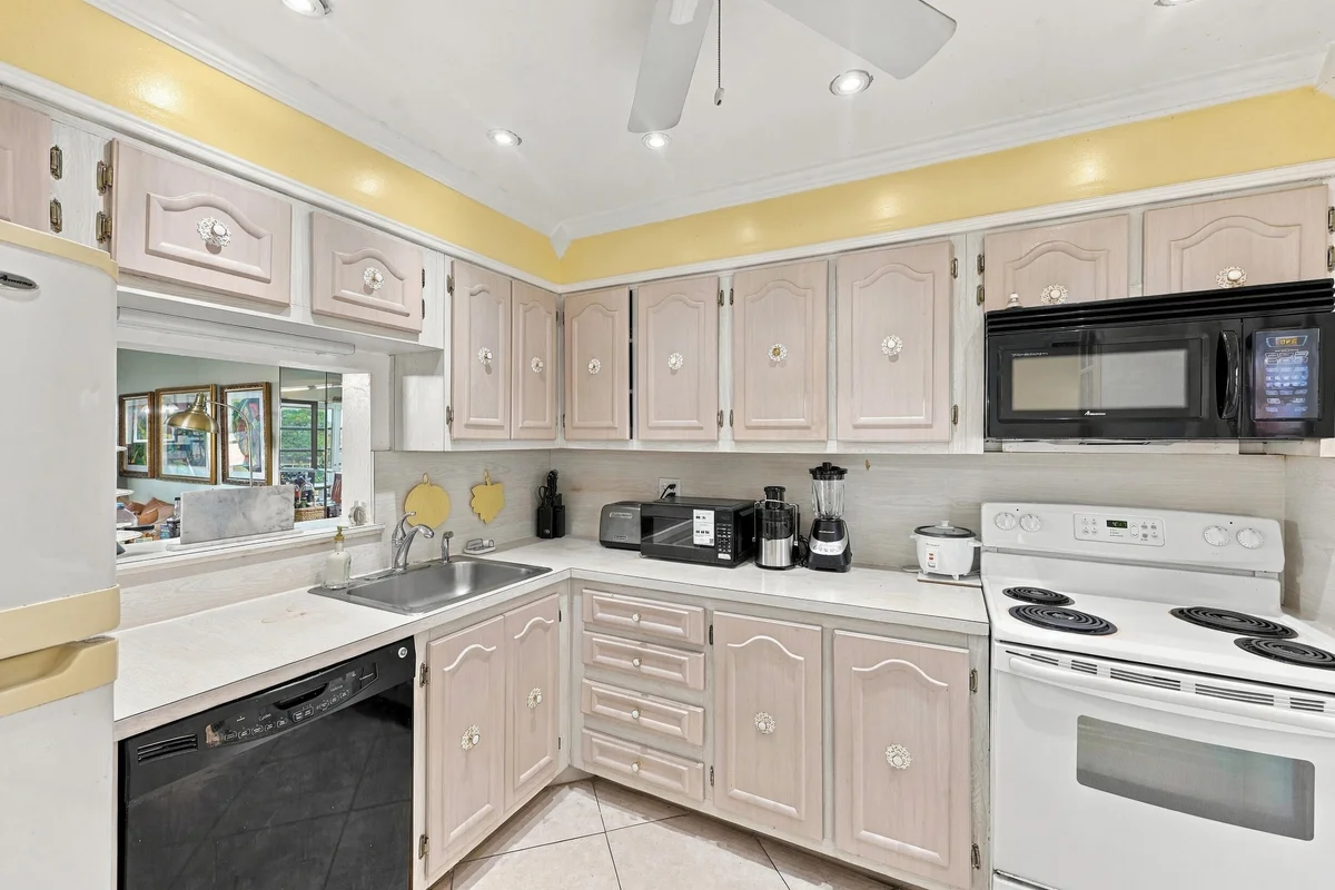 3940 NW 42nd Ave #313, Lauderdale Lakes: photo 1 of 25