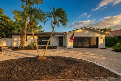 2102 NE 68th St, Fort Lauderdale: photo 1 of 26