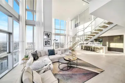 851 NE 1st Ave #4612, Miami: photo 1 of 31