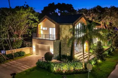 1412 SW 7th St, Fort Lauderdale: photo 1 of 49