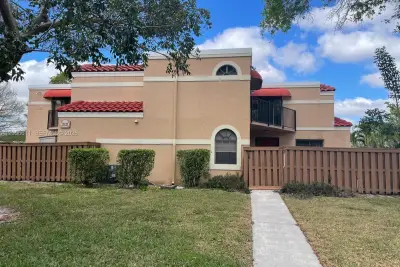 8068 Severn Dr #B, Boca Raton: photo 1 of 6