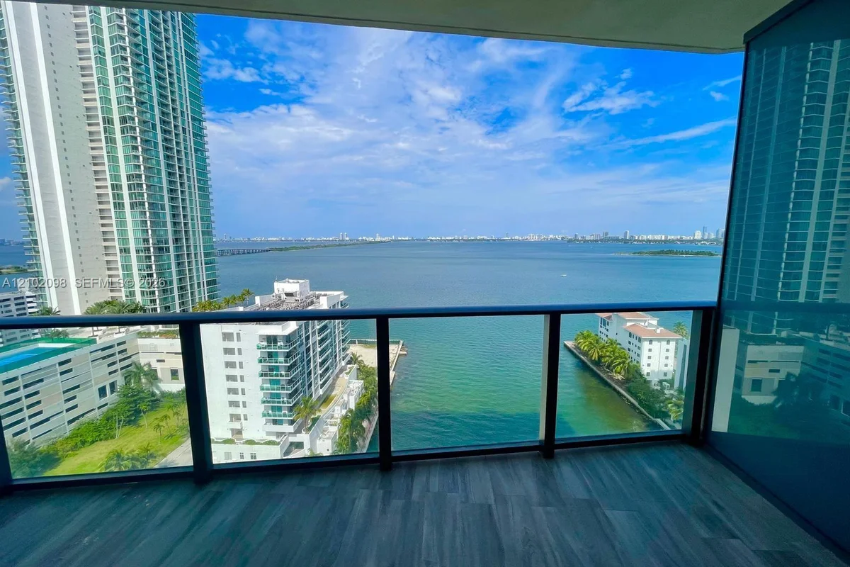 460 NE 28th St #1802, Miami: photo 1 of 10