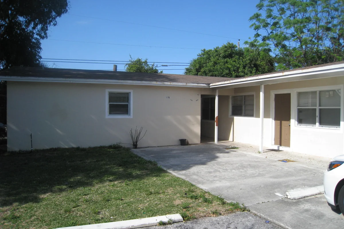 1176 W 32nd St #3, Riviera Beach: photo 1 of 1