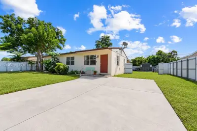 3010 NW 158th St, Miami Gardens: photo 1 of 27