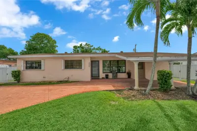4770 NW 171st St, Miami Gardens: photo 1 of 35