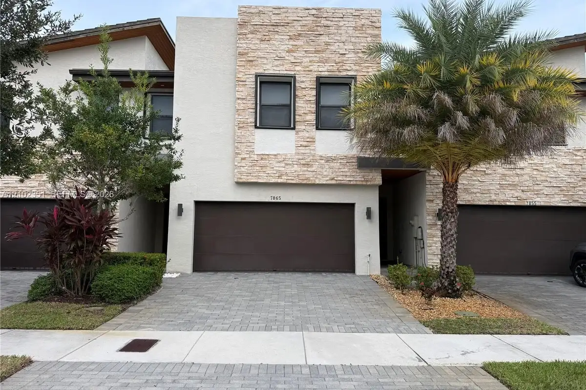 7865 NW 105th Ave, Doral: photo 1 of 7