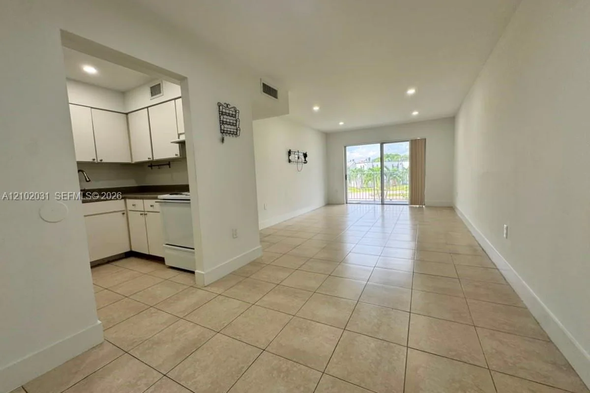 4900 NW 79th Ave #206, Doral: photo 1 of 14