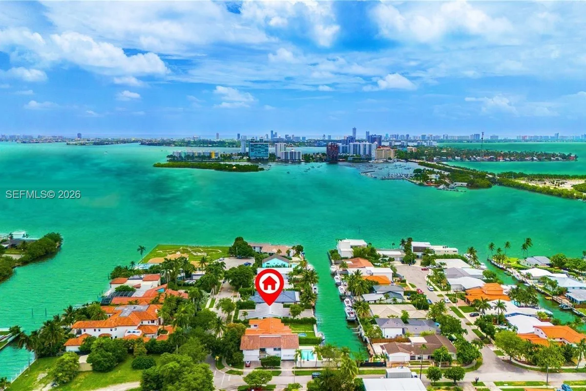 1220 NE 83rd St, Miami: photo 1 of 21