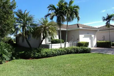 2451 Aragon Blvd #1, Sunrise: photo 1 of 8