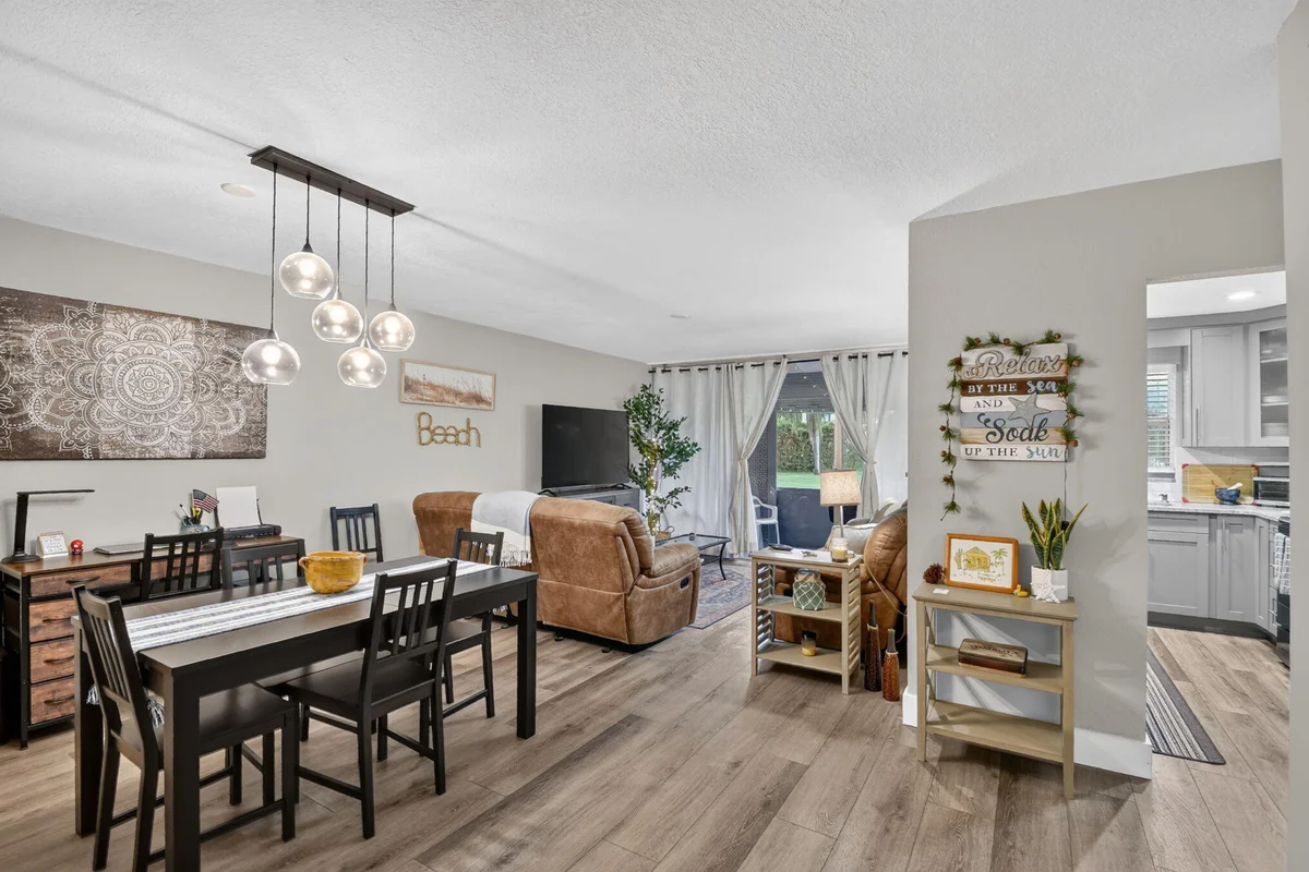 500 Davis Rd #25, Palm Springs: photo 1 of 32