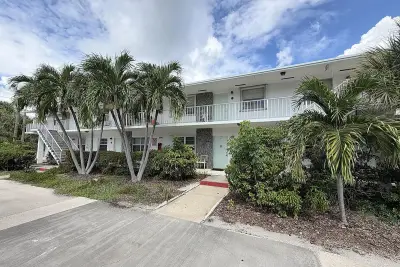 500 1st Ave S #203, Lake Worth Beach: photo 1 of 3