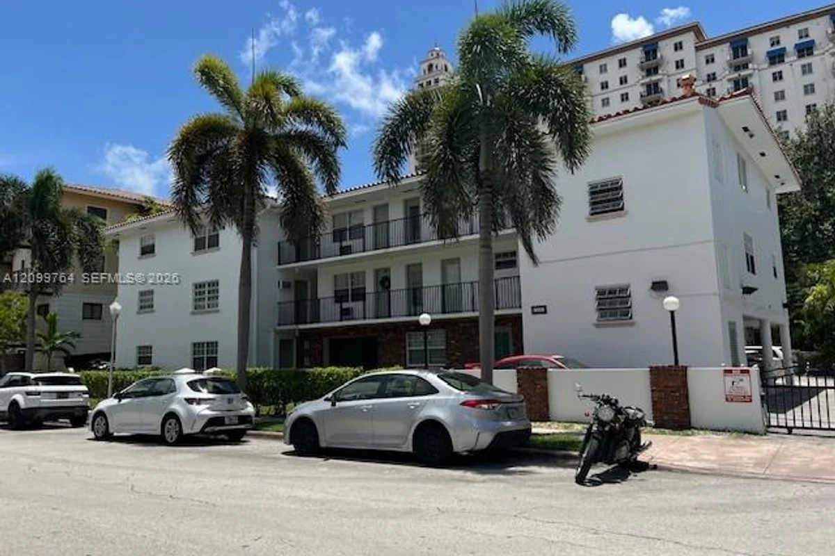 318 Majorca Ave #104, Coral Gables: photo 1 of 11