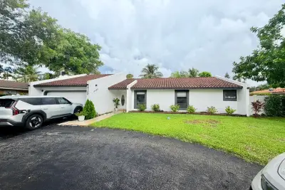 8300 NW 14th Ct, Coral Springs: photo 1 of 42