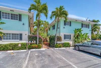 49 SE 7th Ave, Delray Beach: photo 1 of 53