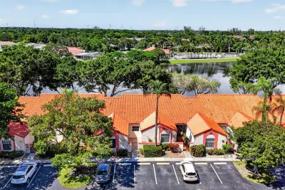 126 Centennial Ct, Deerfield Beach: photo 1 of 43