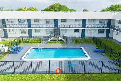 601 NW 42nd Ct #206, Pompano Beach: photo 1 of 9