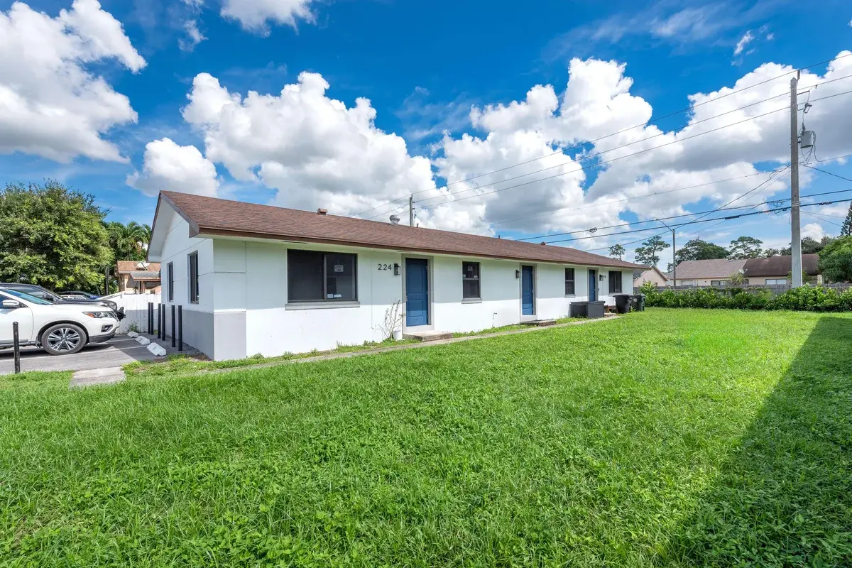 224 Jackson Ave, Lake Worth: photo 1 of 18