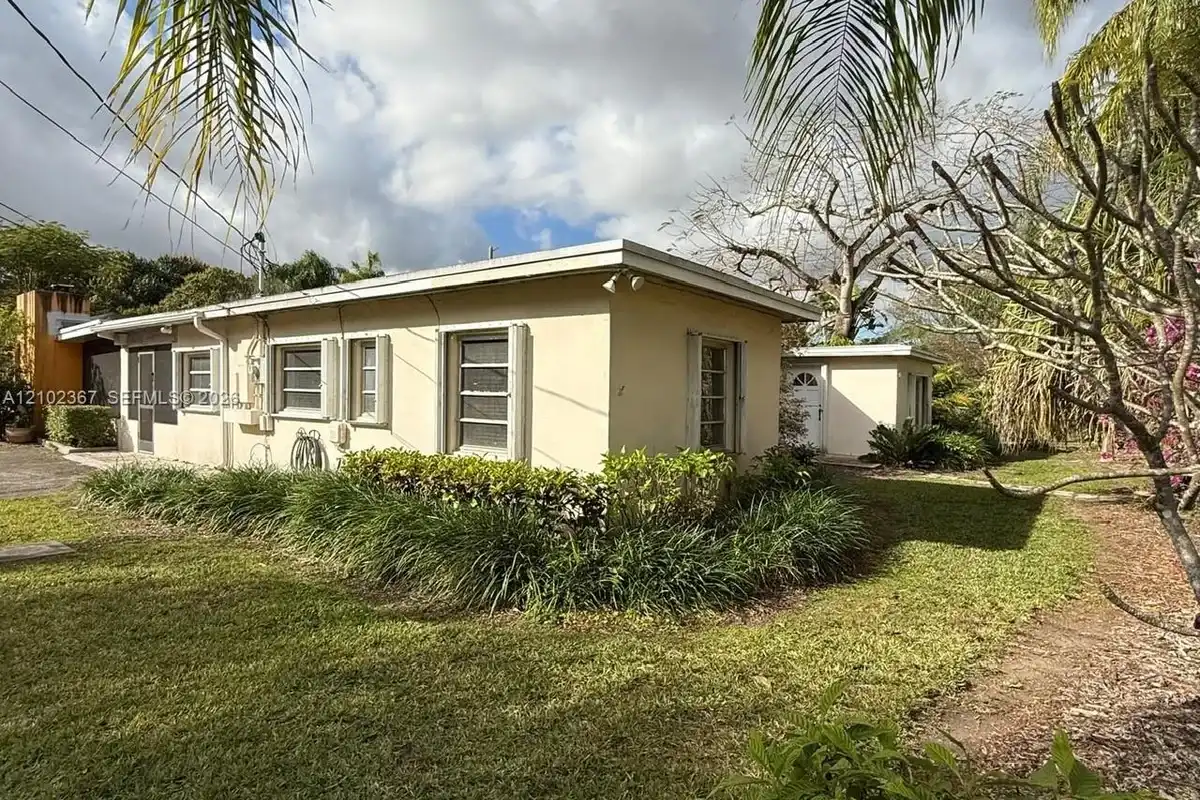 11624 SW 93rd St #1, Miami: photo 1 of 14