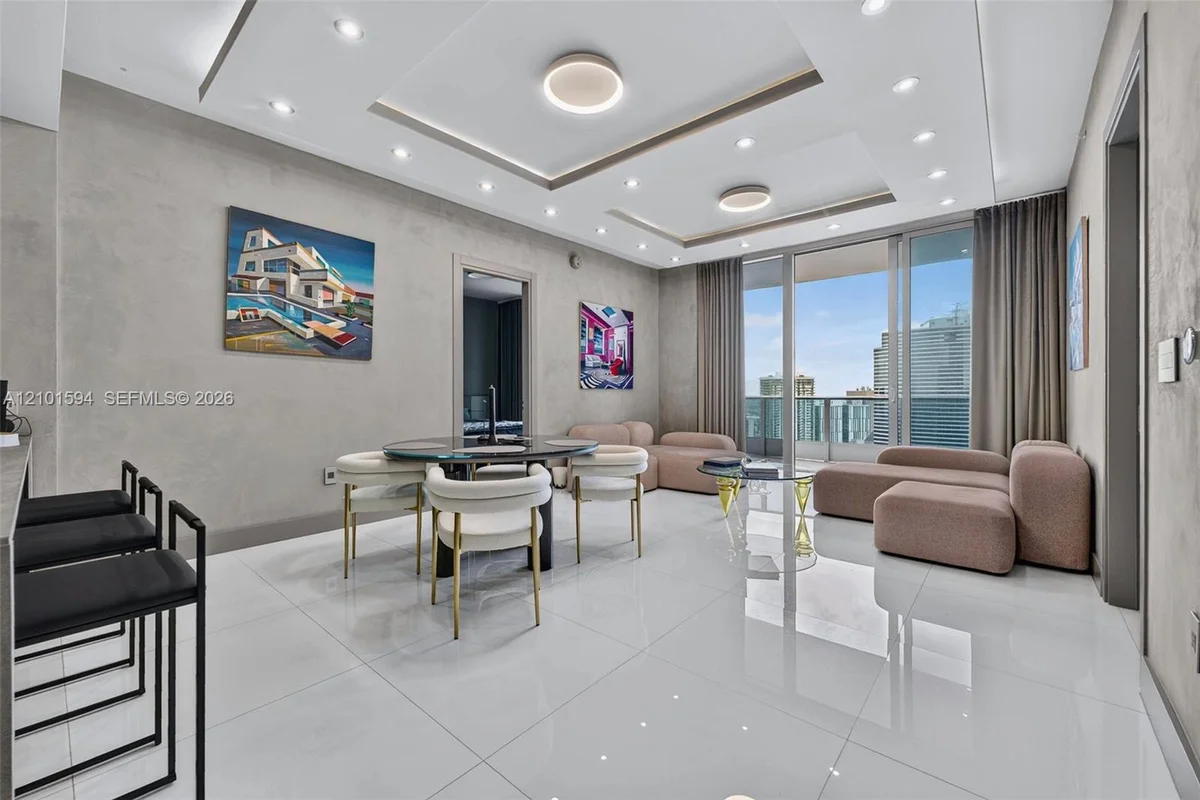 200 Biscayne Boulevard Way #5010, Miami: photo 1 of 26