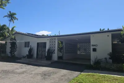 1840 NE 42nd St, Oakland Park: photo 1 of 30
