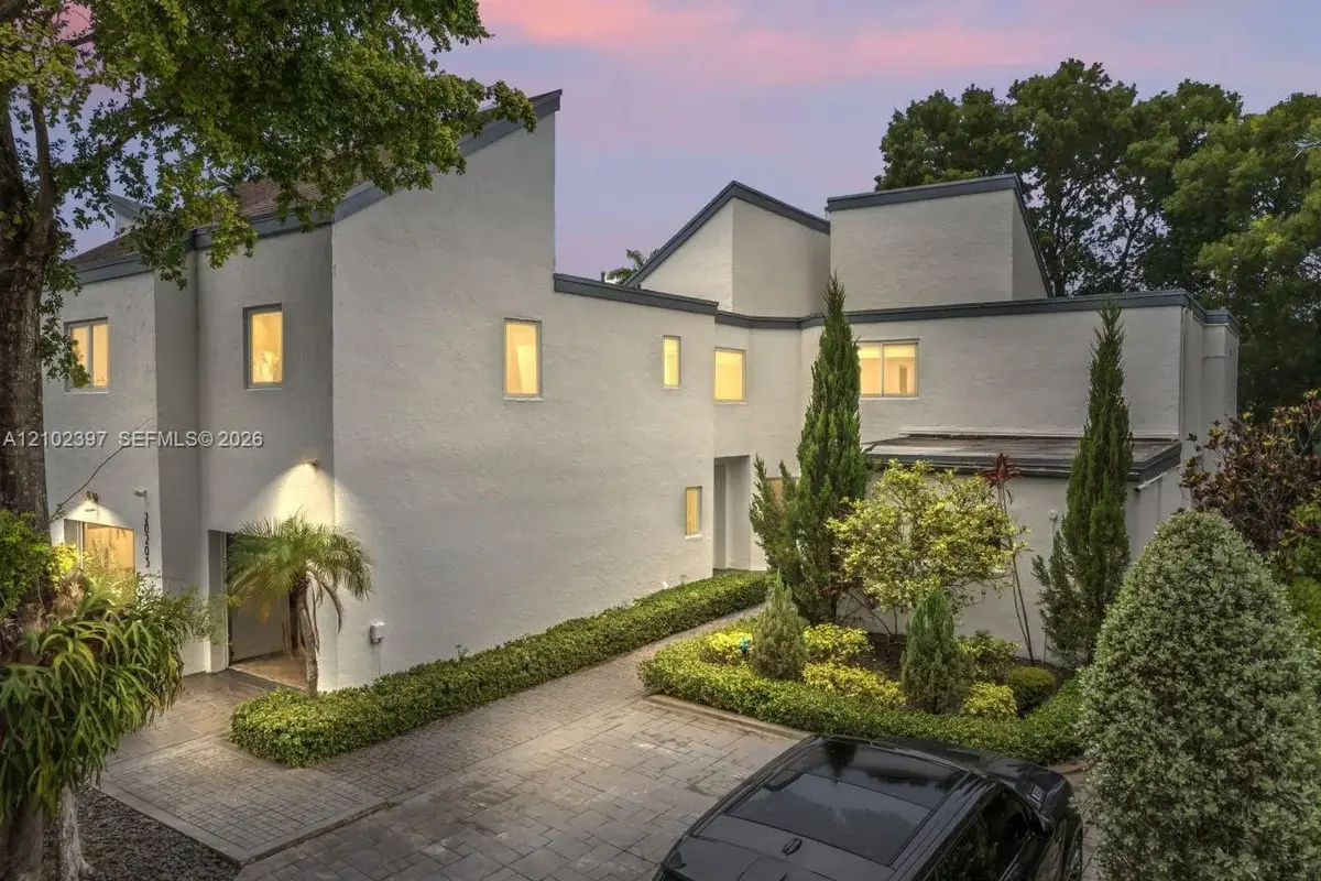 20205 W Oak Haven Cir, Miami: photo 1 of 95