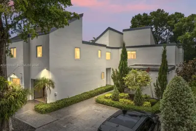 20205 W Oak Haven Cir, Miami: photo 1 of 95