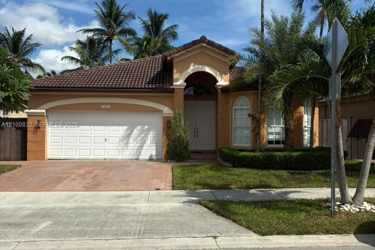 7901 NW 113th Pl, Doral: photo 1 of 15