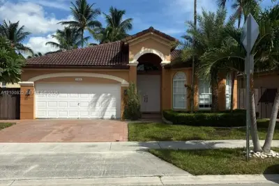 7901 NW 113th Pl, Doral: photo 1 of 15