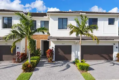 10907 SW 233rd St, Homestead: photo 1 of 24