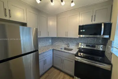 707 S 19th Ave #3, Hollywood: photo 1 of 3