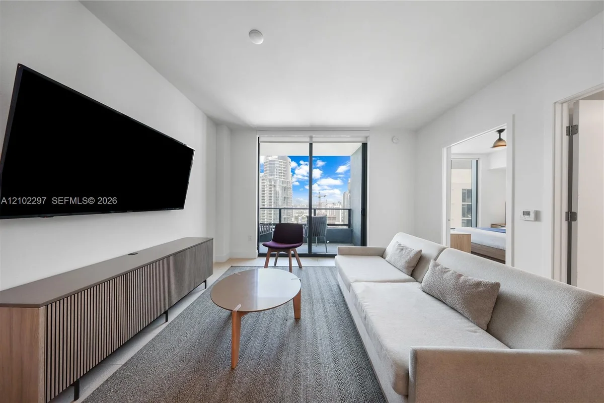 159 NE 6th St #4011, Miami: photo 1 of 26