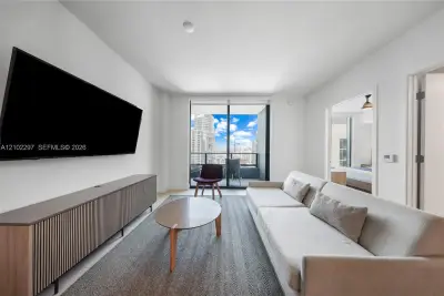 159 NE 6th St #4011, Miami: photo 1 of 26