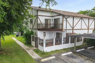 2324 Lena Ln, West Palm Beach: photo 1 of 23