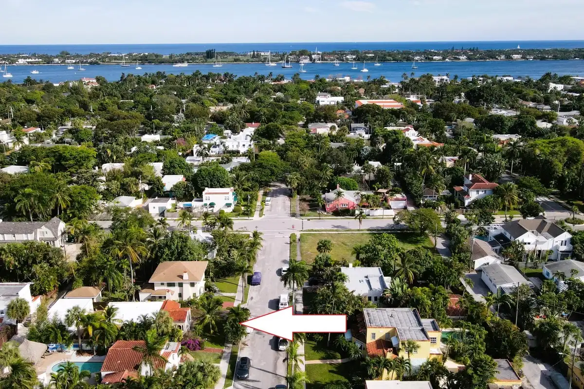 517 31st St, West Palm Beach: photo 1 of 17