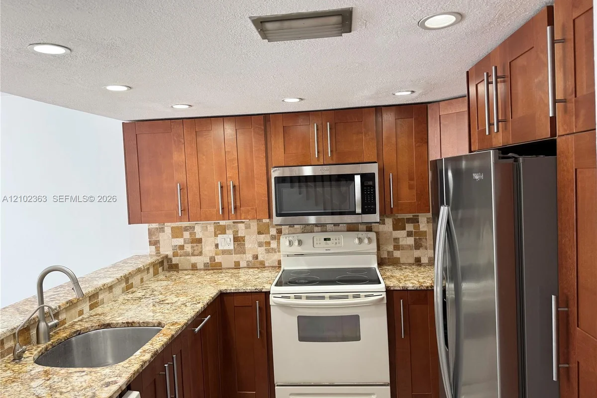 4226 SW 70th Ter, Davie: photo 1 of 19