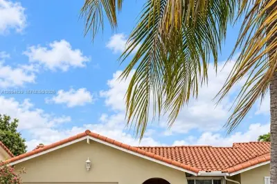13221 SW 2nd St, Miami: photo 1 of 10