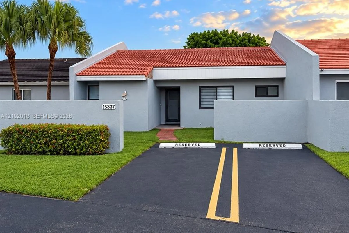 15337 SW 80th Ln, Miami: photo 1 of 7