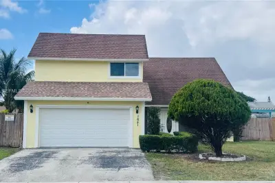 House in Homestead: photo 1 of 40